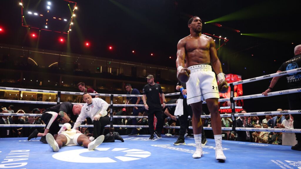 Anthony Joshua Sparring Multiple Amateurs at ONCE in Build-Up to Dubois Clash