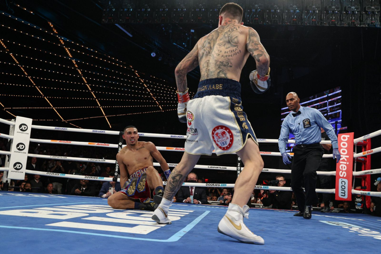 George Kambosos Jr drops Teofimo Lopez on his way to a SD victory.