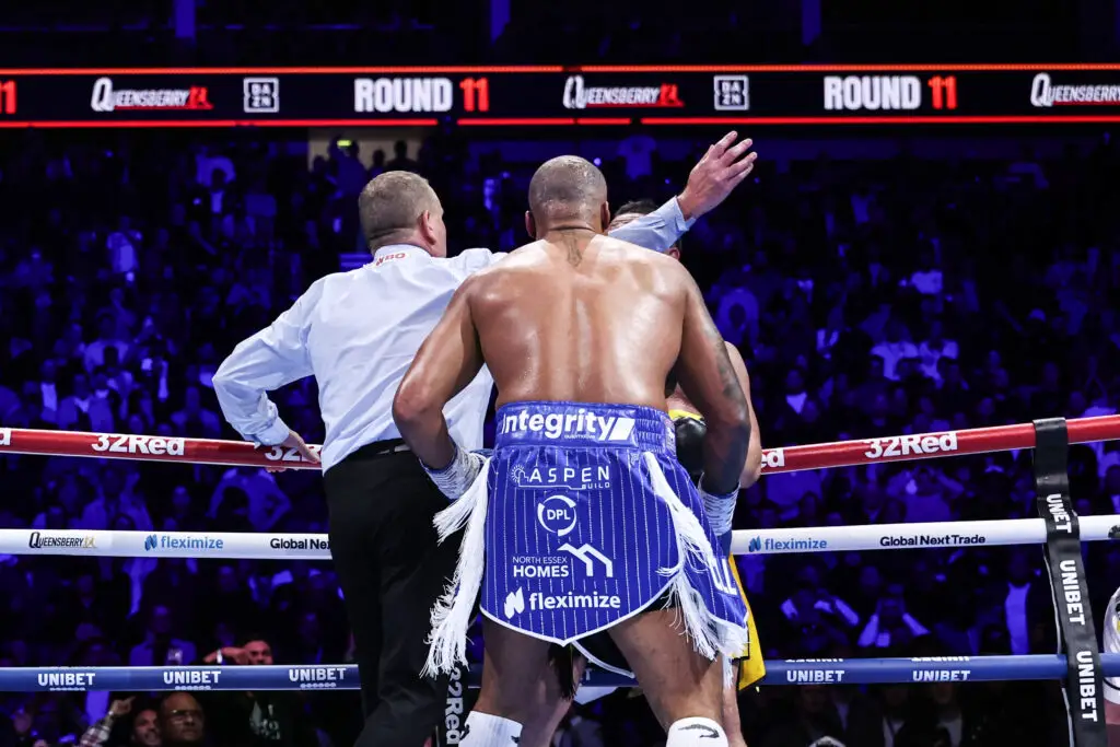 HOWARD FOSTER STOPS THE FIGHT