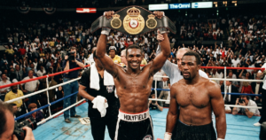Evander Holyfield vs Dwight Muhammad Qawi: Evander Holyfield defeats Dwight Muhammad Qawi for WBA cruiserweight title