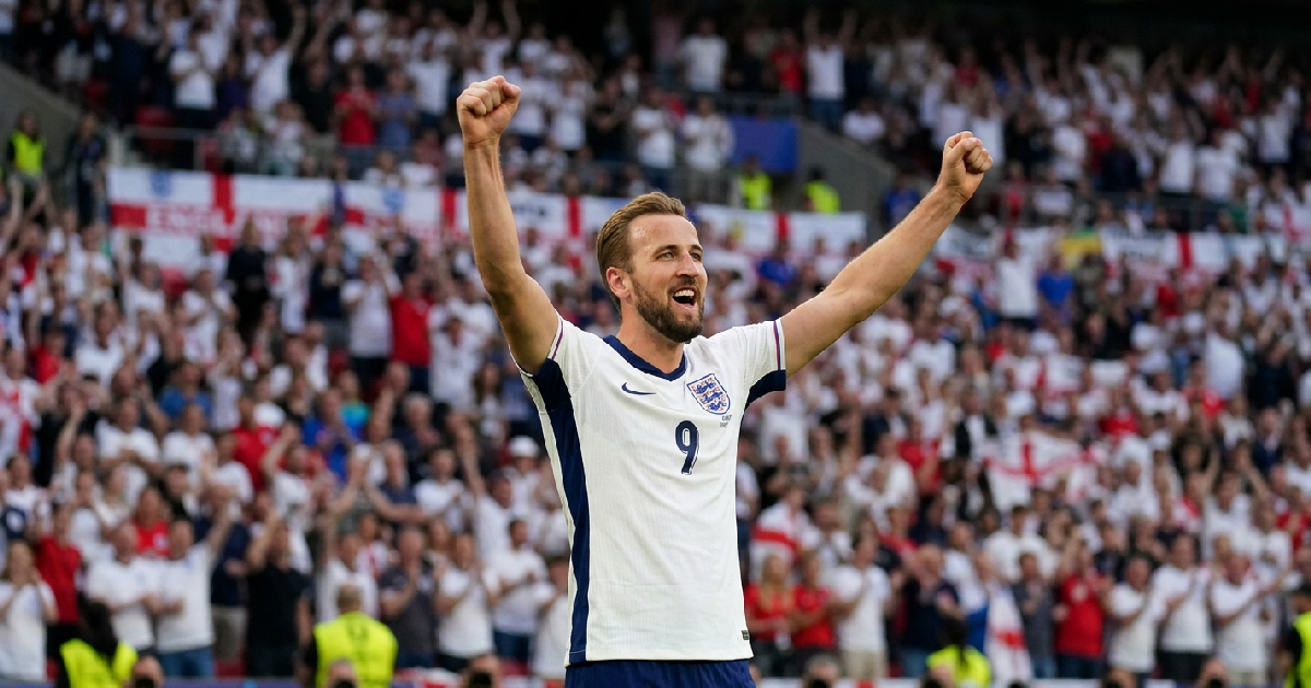 Harry Kane's two late goals secure England's World Cup last-16 spot