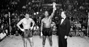 Henry Armstrong defeats Lou Ambers by split decision for third title 2 Henry Armstrong vs Lou Ambers 1938: Henry Armstrong defeats Lou Ambers by split decision for third title