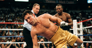 Oscar De La Hoya defends WBC welterweight title by split decision 2 Oscar Hoya defends: Oscar De La Hoya defends WBC welterweight title by split decision