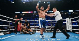 Teremoana Teremoana stops DeAndre Savage in second round on Gold Coast 4 Teremoana Teremoana stops DeAndre Savage in second round on Gold Coast